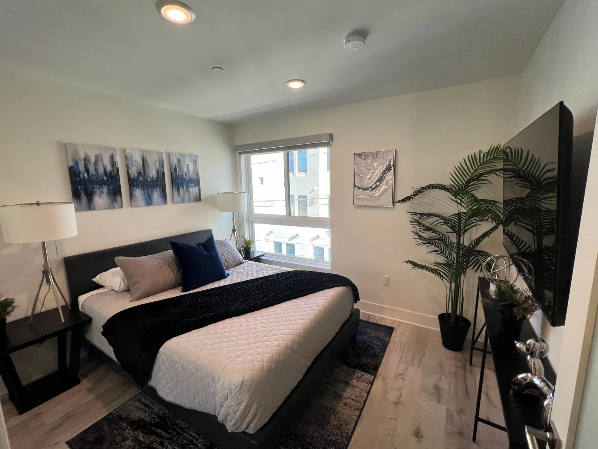 Century Cozy 2 Bedroom 4 Sleeps Crib W Parking 505 *